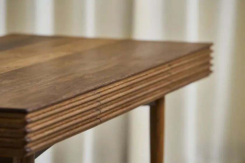 DK3 Groove Desk fra> Skriveborde