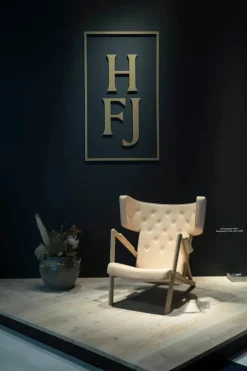 House of Finn Juhl Græshoppestolen af Finn Juhl><noscript><img width=