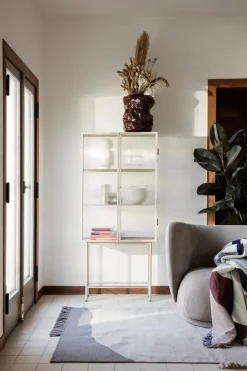 Ferm Living Haze Vitrineskab fra><noscript><img width=