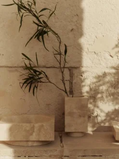 Ferm Living Hew high centrepiece, travertin fra> Gaver Til Hende