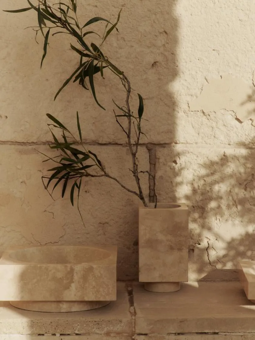 Ferm Living Hew high centrepiece, travertin fra> Gaver Til Hende