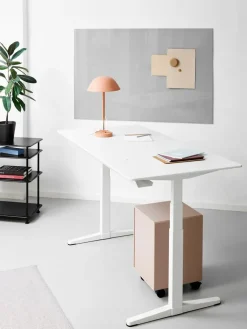Montana HiLow3 skrivebord fra><noscript><img width=