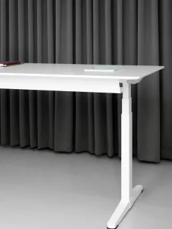 Montana HiLow3 skrivebord fra><noscript><img width=