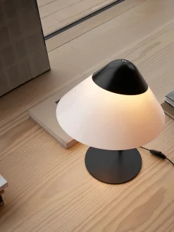Carl Hansen & Søn HJW02 Opala Bordlampe af Hans J. Wegner> Skrivebordslamper|Spots