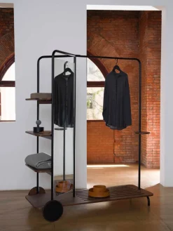 Stellar Works Host Wardrobe, walnut fra> Entrémøbler|Tøjstativer