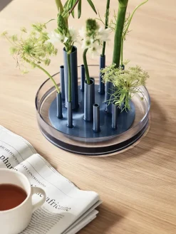 Fritz Hansen Ikeru Low Vase, dusk blue af Jaime Hayon><noscript><img width=