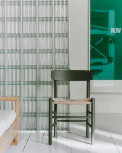 Fredericia Furniture J39 Folkestolen, indigo blue af Børge Mogensen><noscript><img width=
