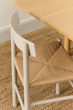Fredericia Furniture J39 Folkestolen, Pebble grey af Børge Mogensen> Spisebordsstole