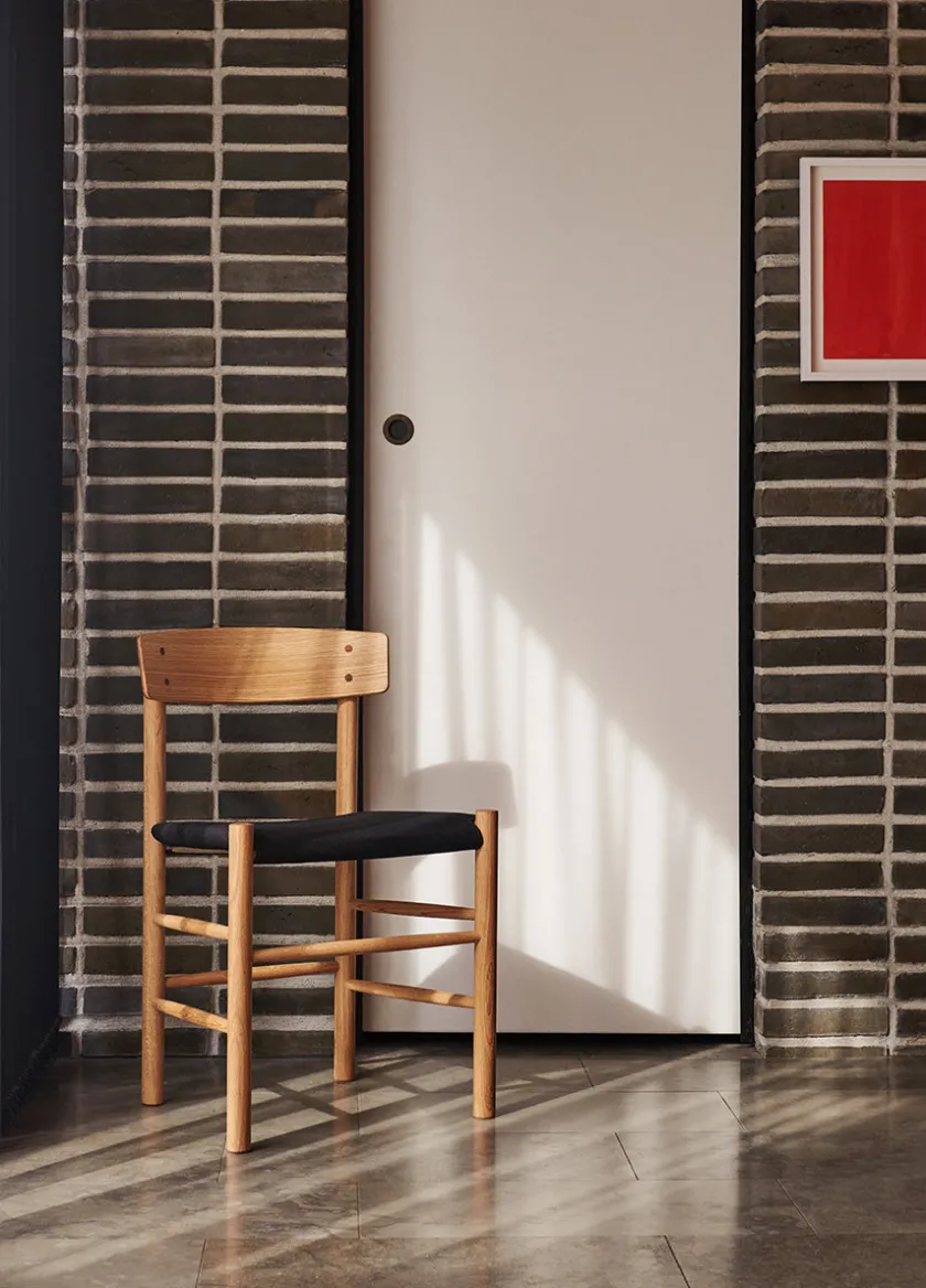 Fredericia Furniture J39 Folkestolen Sædepolstret, Sort Læder af Børge Mogensen> Spisebordsstole