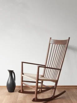 Fredericia Furniture J16 Gyngestol, valnød af Hans J. Wegner> Gyngestole