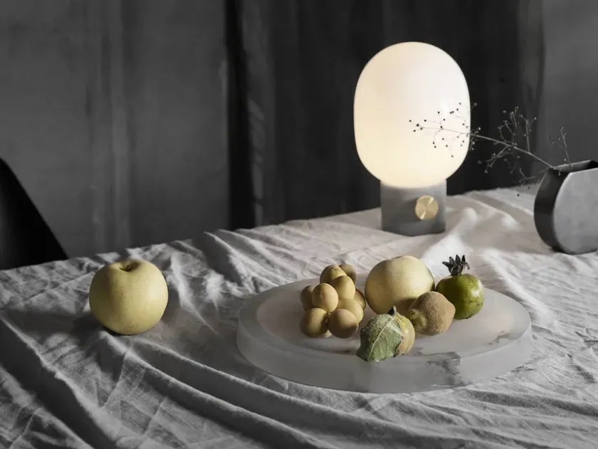 Audo Copenhagen JWDA Table Lamp, red travertine stone fra> Spots