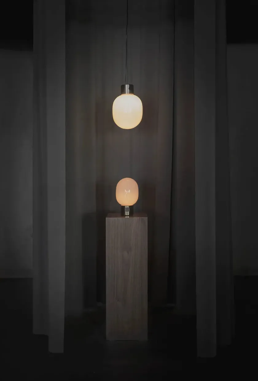 Audo Copenhagen JWDA Table Lamp, red travertine stone fra> Spots
