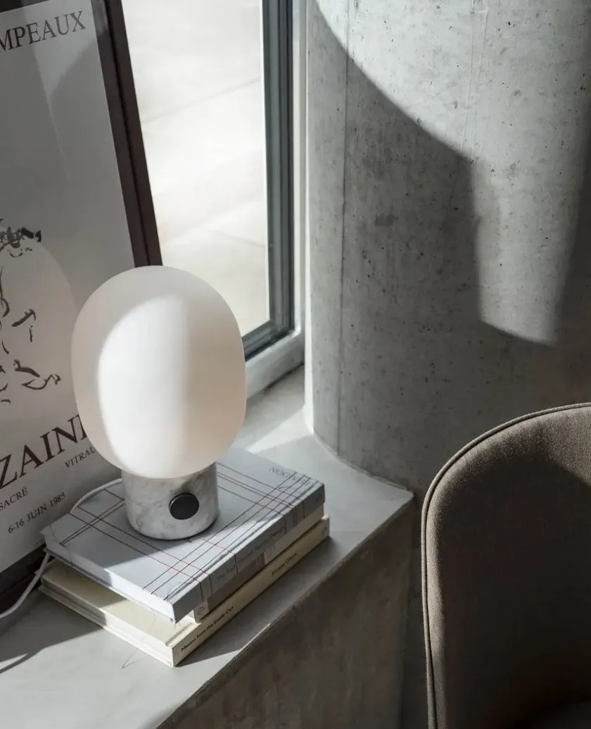 Audo Copenhagen JWDA Table Lamp, red travertine stone fra> Spots