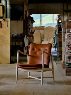 House of Finn Juhl Kaminstolen, eg olie af Finn Juhl><noscript><img width=