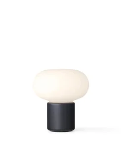 New Works Karl-Johan portable bordlampe, Cold Black fra> Portable Lamper|Spots