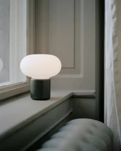 New Works Karl-Johan portable bordlampe, Forest Green fra> Portable Lamper|Spots
