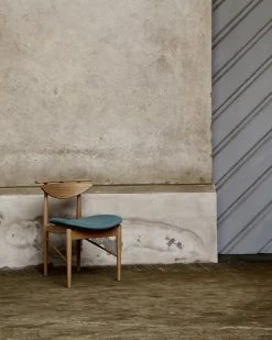 House of Finn Juhl Karmstolen, eg olie af Finn Juhl><noscript><img width=