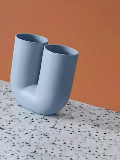 Muuto Kink Vase, light blue fra><noscript><img width=
