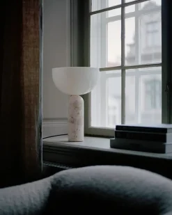 New Works Kizu Bordlampe Large, White Marble fra><noscript><img width=