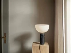 New Works Kizu Bordlampe Small, Black Marble fra> Spots