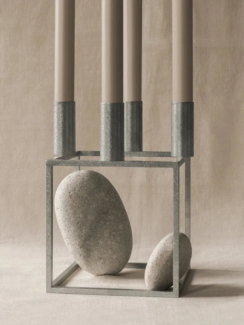 Audo Copenhagen Kubus 4 Lysestage, bruneret kobber fra> Adventsstager|Lysestager