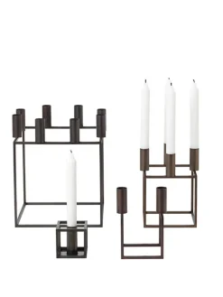Audo Copenhagen Kubus 4 Lysestage, bruneret kobber fra><noscript><img width=