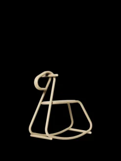 Ferm Living Lussi Rocking Horse – skulpturel gyngehest fra><noscript><img width=