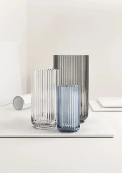 Lyngby Porcelæn Lyngbyvasen i hvid fra><noscript><img width=