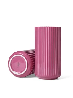 Lyngby Porcelæn Lyngbyvasen i lilla, H20,5 cm fra> Vaser