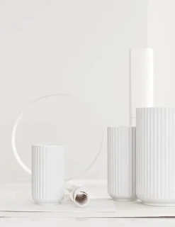 Lyngby Porcelæn Lyngbyvasen i lilla, H20,5 cm fra><noscript><img width=