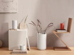 Lyngby Porcelæn Lyngbyvasen i rød, H15,5 cm fra> Vaser