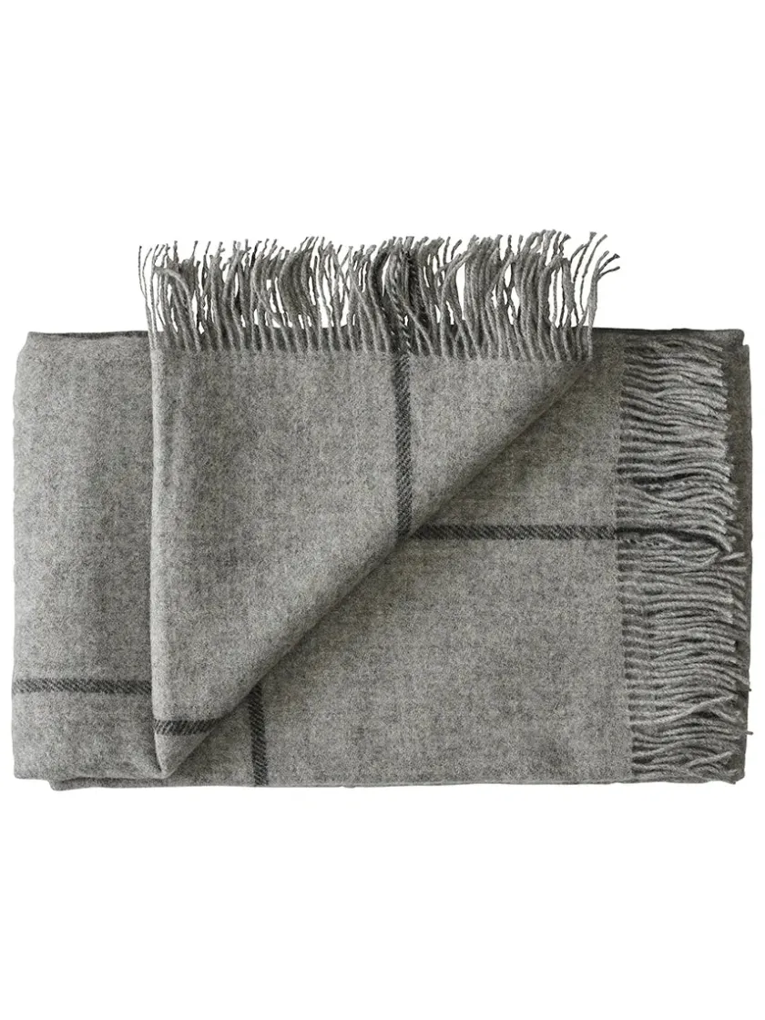 Silkeborg Uldspinderi Mandø Plaid, medium grey fra> Puder Og Plaider