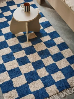 Ferm Living Mara Washable Rug 90 x 150 cm, deep blue fra> Gulvtæpper