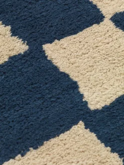 Ferm Living Mara Washable Rug 90 x 150 cm, deep blue fra><noscript><img width=