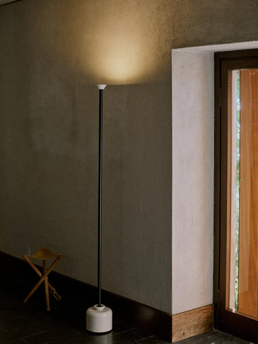 Astep Model 1095 Gulvlampe fra> Gulvlamper|Spots