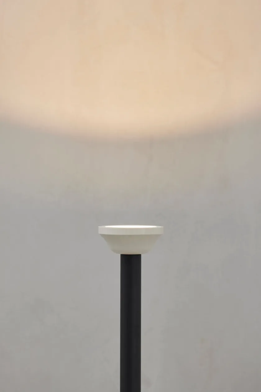 Astep Model 1095 Gulvlampe fra> Gulvlamper|Spots