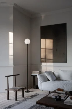 Astep Model 1081 Gulvlampe fra> Gulvlamper|Spots