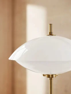 Fritz Hansen Musling Gulvlampe fra> Gulvlamper|Spots
