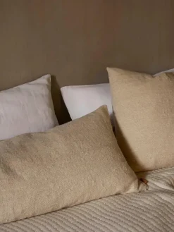 Ferm Living Nettle Cushion, long fra>Børn Gaver Til Hende|Gaver