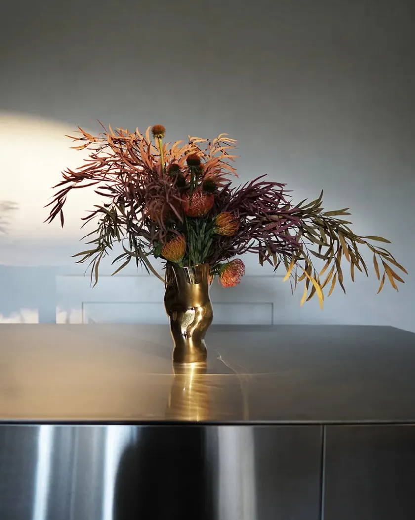 Hein Studio Ostrea 25 Vase, gold fra> Vaser