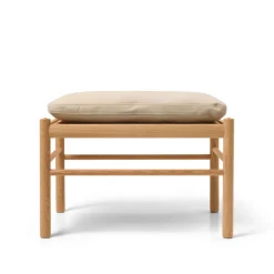 Carl Hansen & Søn OW149F Fodskammel til Colonial lænestol, eg olie, Terra-læder af Ole Wanscher><noscript><img width=