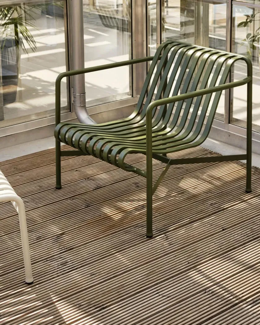 HAY Palissade Lounge Chair Low, Deep Blue fra> Udendørs Loungemøbler|Havestole