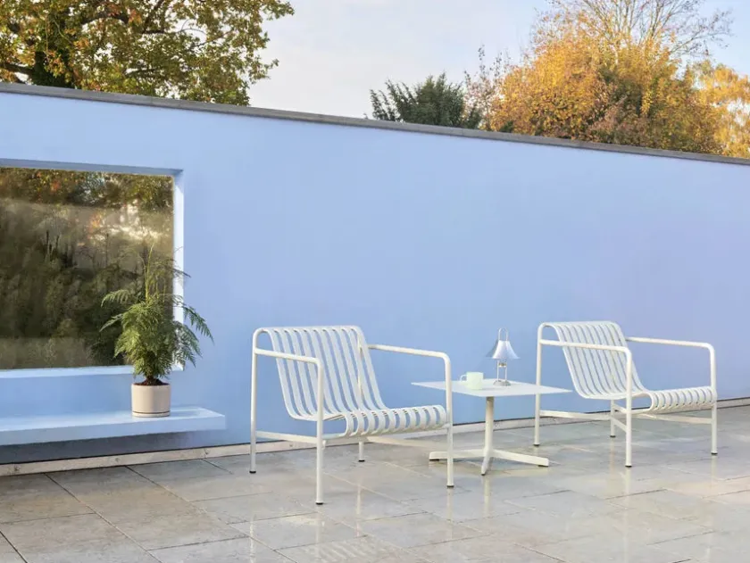 HAY Palissade Lounge Chair Low, Deep Blue fra> Udendørs Loungemøbler|Havestole