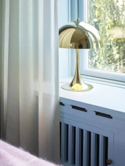 Louis Poulsen Panthella 320 bordlampe, messing af Verner Panton><noscript><img width=