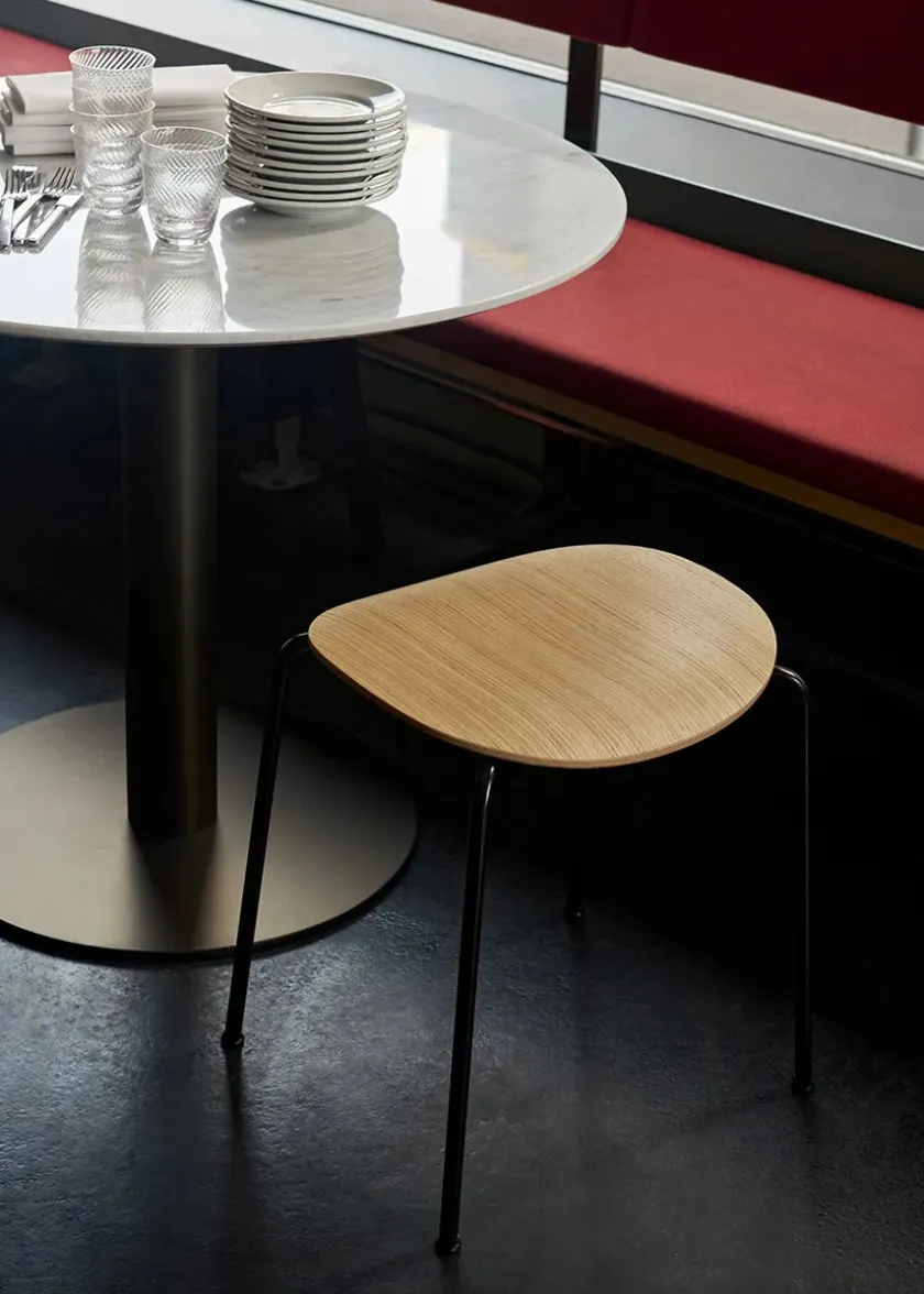 &Tradition Pavilion Stool AV36 fra> Skamler