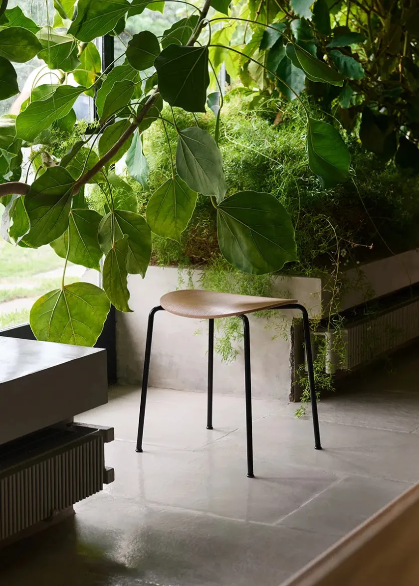 &Tradition Pavilion Stool AV36 fra> Skamler