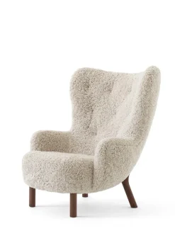 &Tradition Petra VB3 Chair, moonlight sheepskin/walnut fra> Lænestole