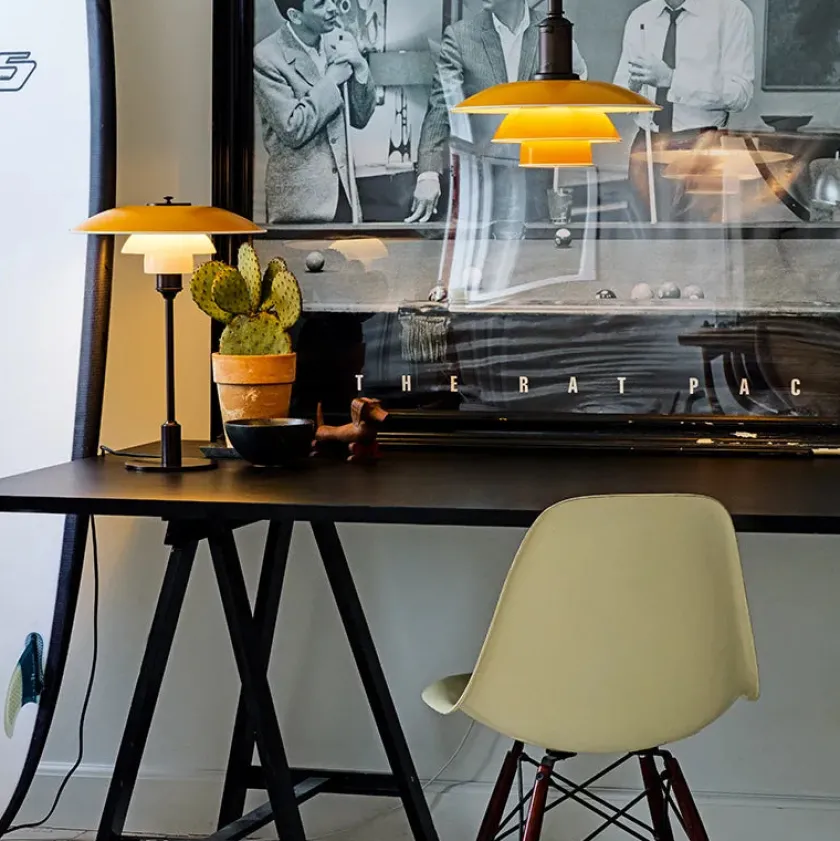 Louis Poulsen PH 3½-2½ Bordlampe, rød af Poul Henningsen> Spots