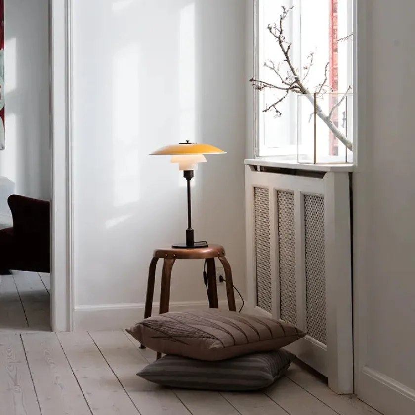 Louis Poulsen PH 3½-2½ Bordlampe, rød af Poul Henningsen> Spots