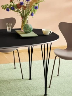 Fritz Hansen Piet Hein B611 Superellipse spisebord, 135 x 90 cm fra><noscript><img width=